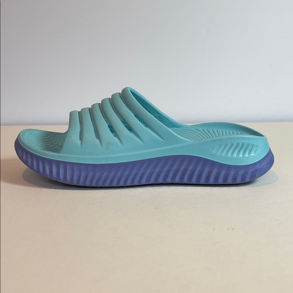 KuaiLu Blue Slide Sandlas. Size 8 - Picture 5 of 6